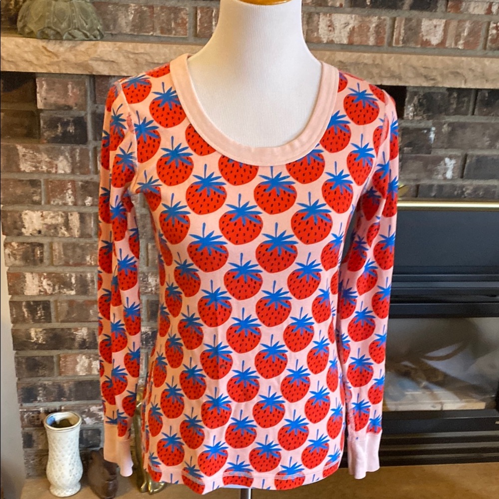 Hanna Andersson 100% Organic Cotton Strawberry Print Long Sleeve Top.